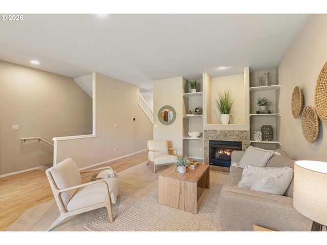 20263 HOODVIEW Ave, West Linn, OR 97068