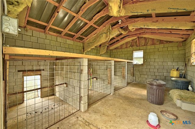 444 Wattsville Road, Luling, TX 78648