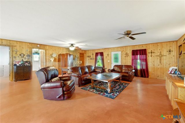 444 Wattsville Road, Luling, TX 78648