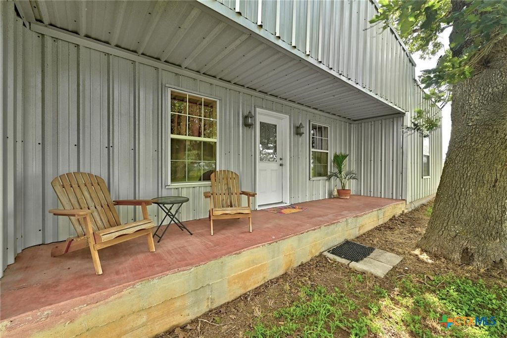 444 Wattsville Road, Luling, TX 78648