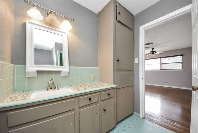 10315 Carlow Lane, La Porte, TX 77571