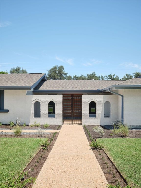 8704 Balcones Club DR, Austin, TX 78750