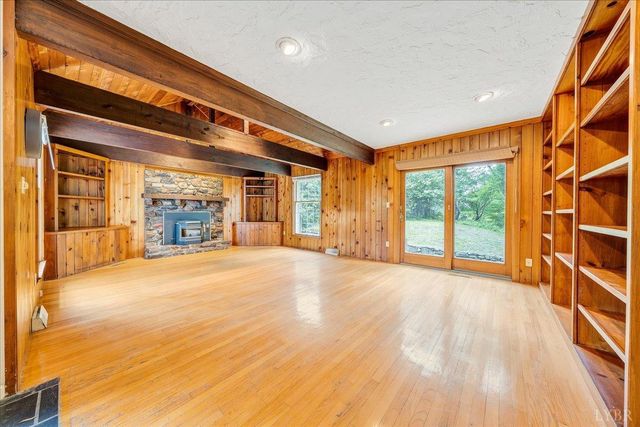 802 SW Oakwood Drive, Roanoke, VA 24015