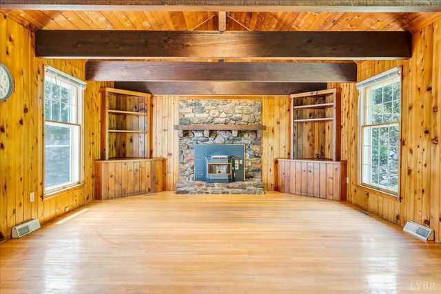 802 SW Oakwood Drive, Roanoke, VA 24015