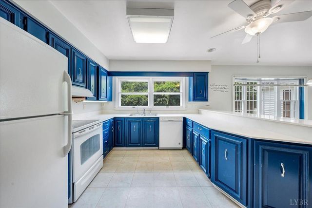 802 SW Oakwood Drive, Roanoke, VA 24015