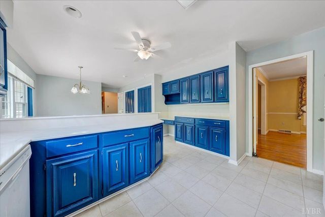 802 SW Oakwood Drive, Roanoke, VA 24015