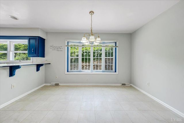 802 SW Oakwood Drive, Roanoke, VA 24015