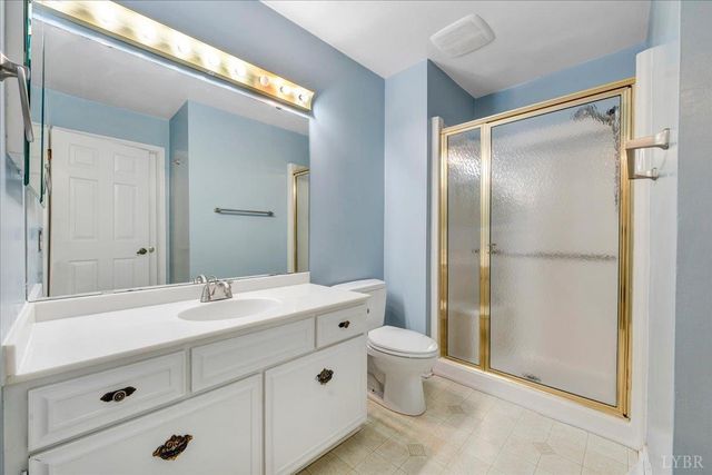 802 SW Oakwood Drive, Roanoke, VA 24015
