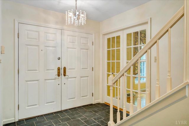 802 SW Oakwood Drive, Roanoke, VA 24015