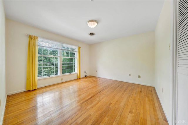 802 SW Oakwood Drive, Roanoke, VA 24015