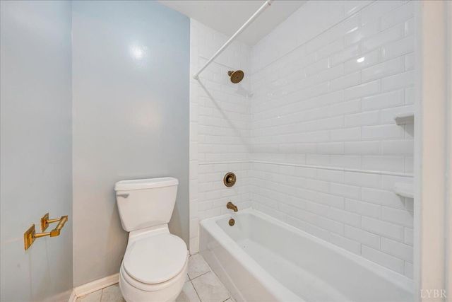 802 SW Oakwood Drive, Roanoke, VA 24015