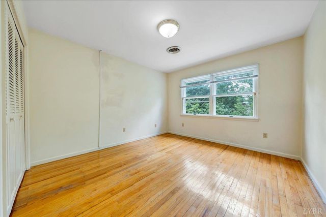 802 SW Oakwood Drive, Roanoke, VA 24015