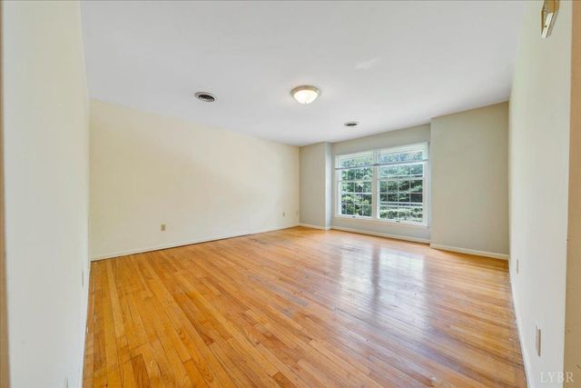 802 SW Oakwood Drive, Roanoke, VA 24015