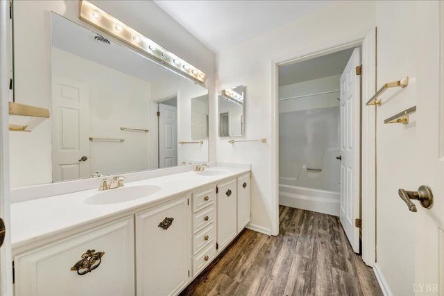 802 SW Oakwood Drive, Roanoke, VA 24015