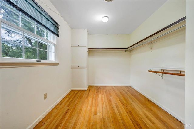 802 SW Oakwood Drive, Roanoke, VA 24015