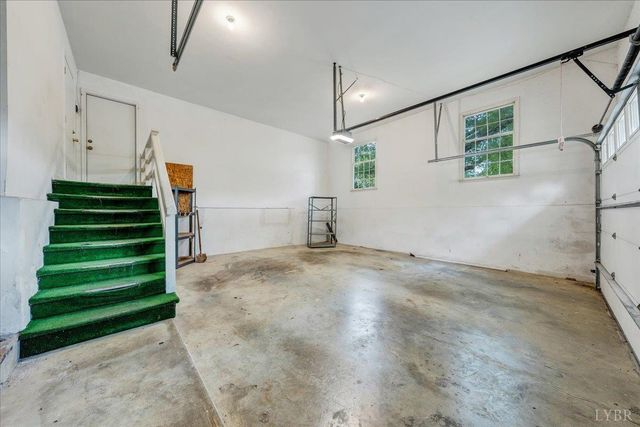 802 SW Oakwood Drive, Roanoke, VA 24015