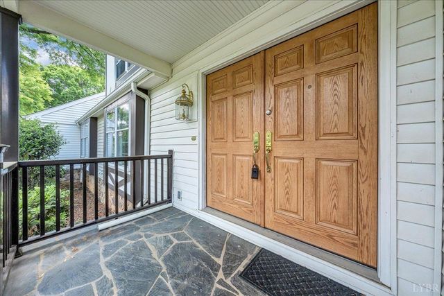 802 SW Oakwood Drive, Roanoke, VA 24015