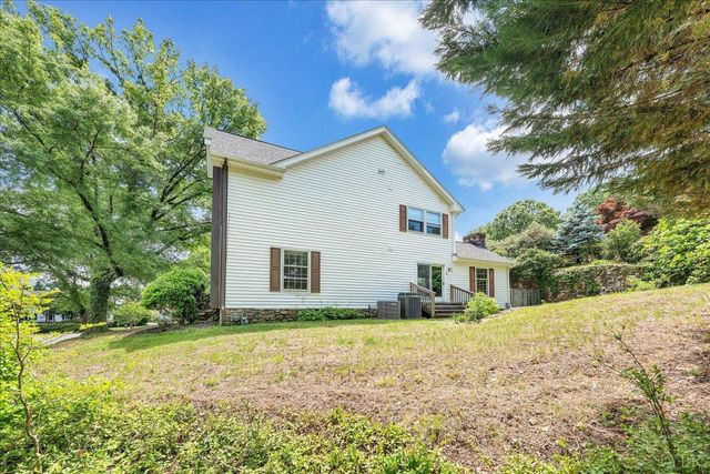 802 SW Oakwood Drive, Roanoke, VA 24015