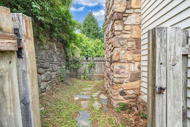 802 SW Oakwood Drive, Roanoke, VA 24015