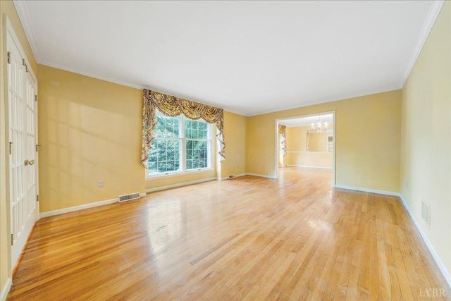 802 SW Oakwood Drive, Roanoke, VA 24015