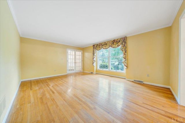 802 SW Oakwood Drive, Roanoke, VA 24015