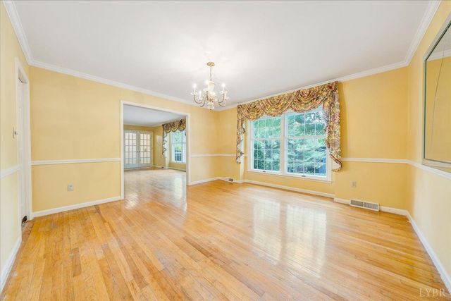 802 SW Oakwood Drive, Roanoke, VA 24015