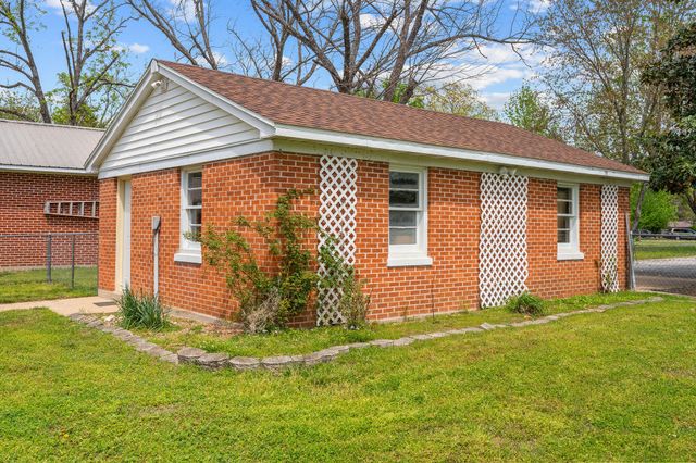 155 N Hickory Street, Forsyth, MO 65653