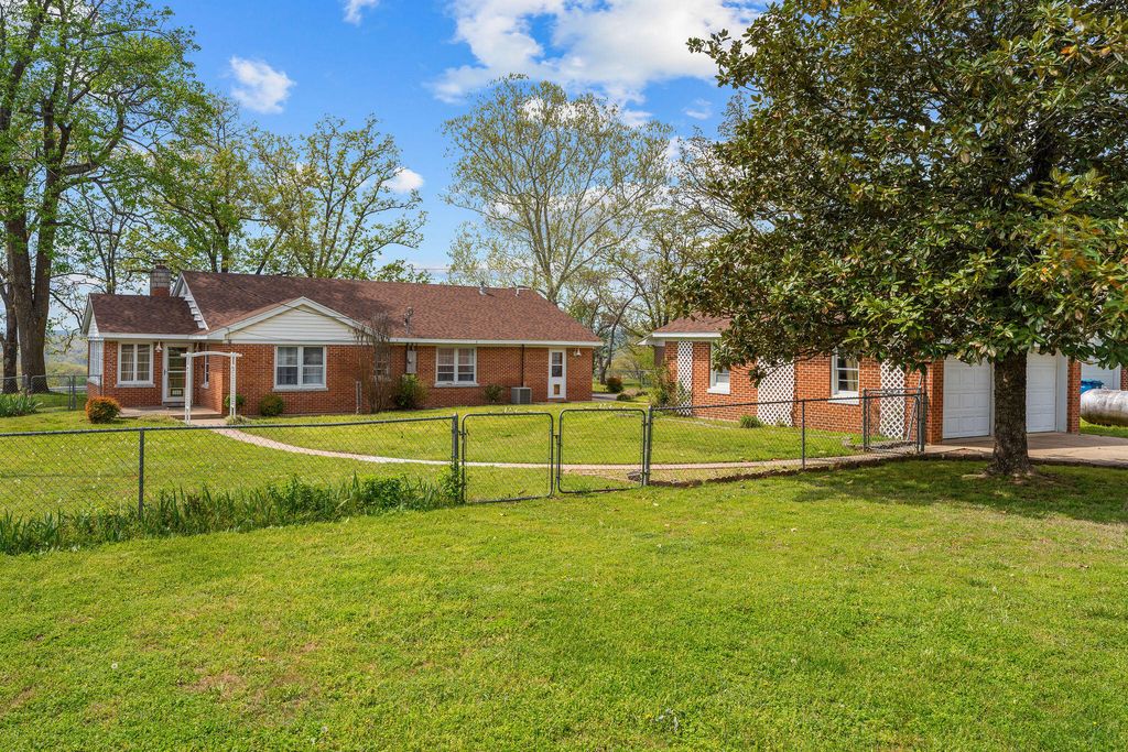 155 N Hickory Street, Forsyth, MO 65653