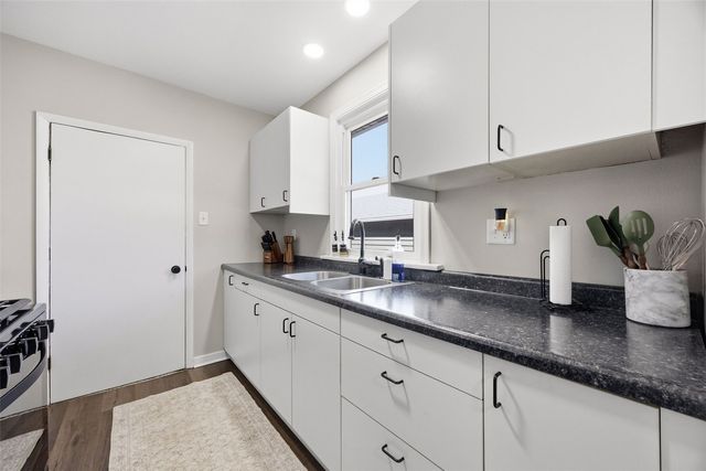 1217 Memorial Dr SE, Cedar Rapids, IA 52403