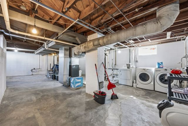 1217 Memorial Dr SE, Cedar Rapids, IA 52403