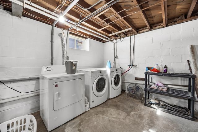 1217 Memorial Dr SE, Cedar Rapids, IA 52403