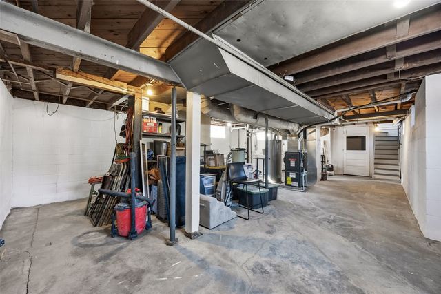 1217 Memorial Dr SE, Cedar Rapids, IA 52403