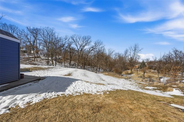 1217 Memorial Dr SE, Cedar Rapids, IA 52403