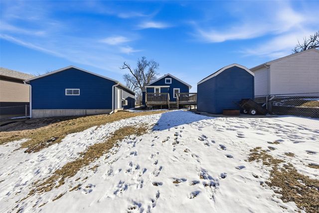 1217 Memorial Dr SE, Cedar Rapids, IA 52403