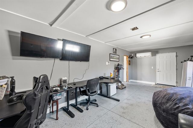 1217 Memorial Dr SE, Cedar Rapids, IA 52403