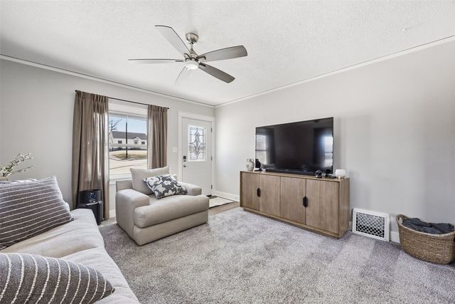 1217 Memorial Dr SE, Cedar Rapids, IA 52403