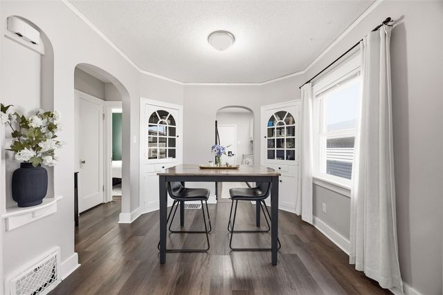 1217 Memorial Dr SE, Cedar Rapids, IA 52403