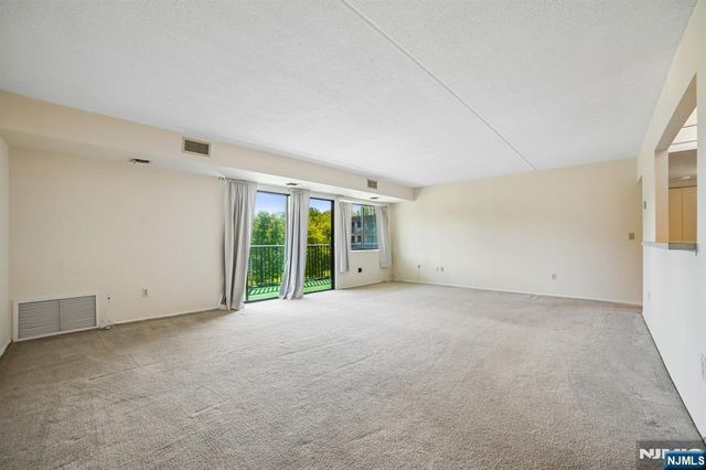 521 Piermont Avenue 428, River Vale, NJ 07675