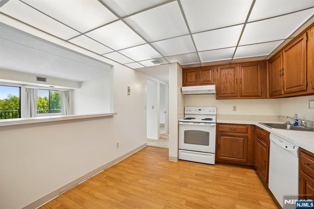 521 Piermont Avenue 428, River Vale, NJ 07675
