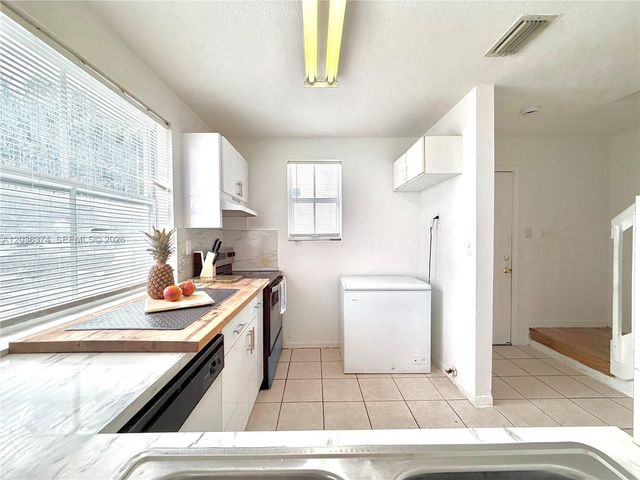 19500 SW 103rd Court 19, Cutler Bay, FL 33157