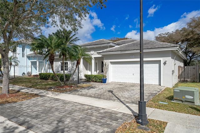 2875 NE 4th St, Homestead, FL 33033