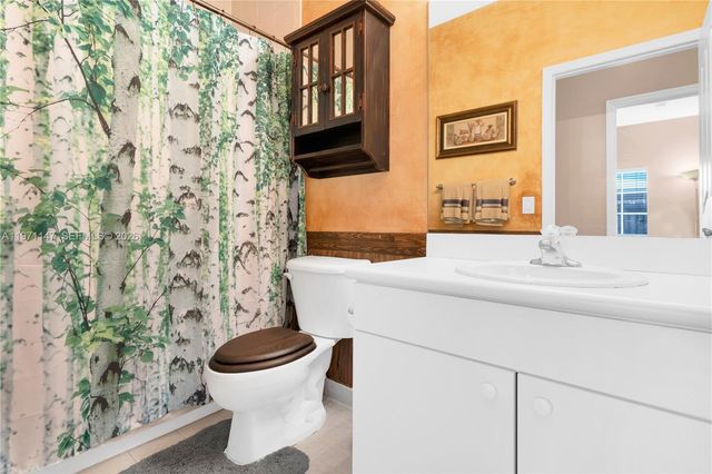 2875 NE 4th St, Homestead, FL 33033