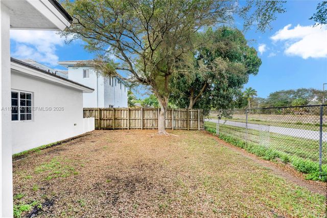 2875 NE 4th St, Homestead, FL 33033