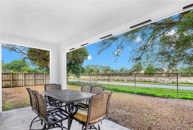 2875 NE 4th St, Homestead, FL 33033