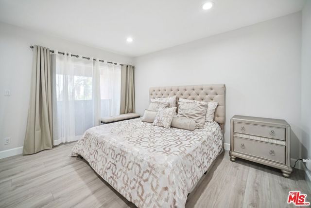 7714 Via Sorrento 22, Los Angeles, CA 91504