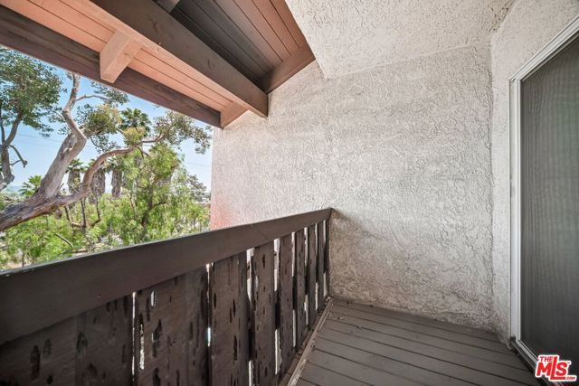 7714 Via Sorrento 22, Los Angeles, CA 91504