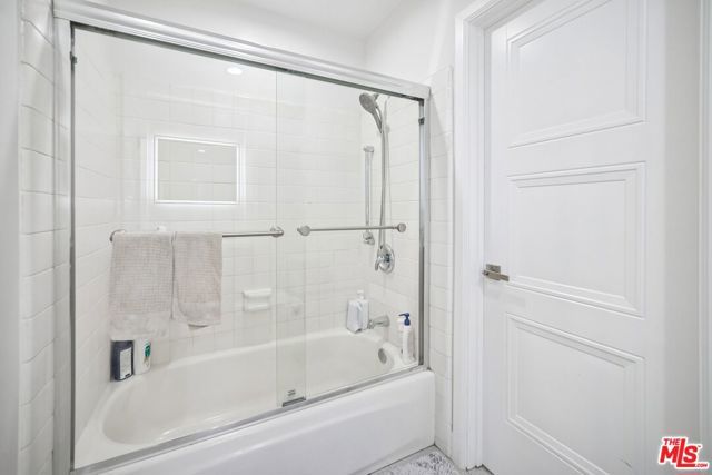 7714 Via Sorrento 22, Los Angeles, CA 91504