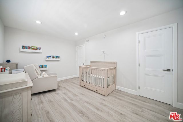 7714 Via Sorrento 22, Los Angeles, CA 91504