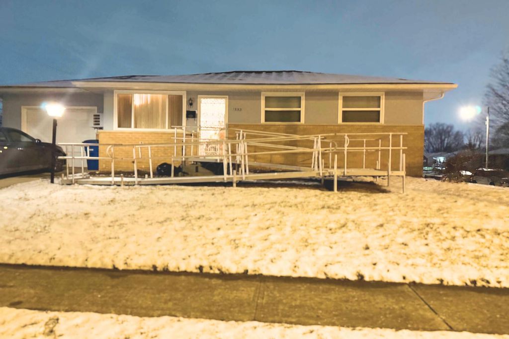 1353 Roberts Place, Columbus, OH 43207