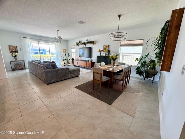 2412 Carrick Street NW, Palm Bay, FL 32907